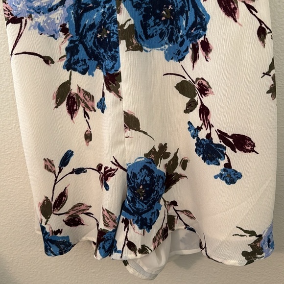 Lush romper spaghetti strap, crisscross back size small - Picture 3 of 5